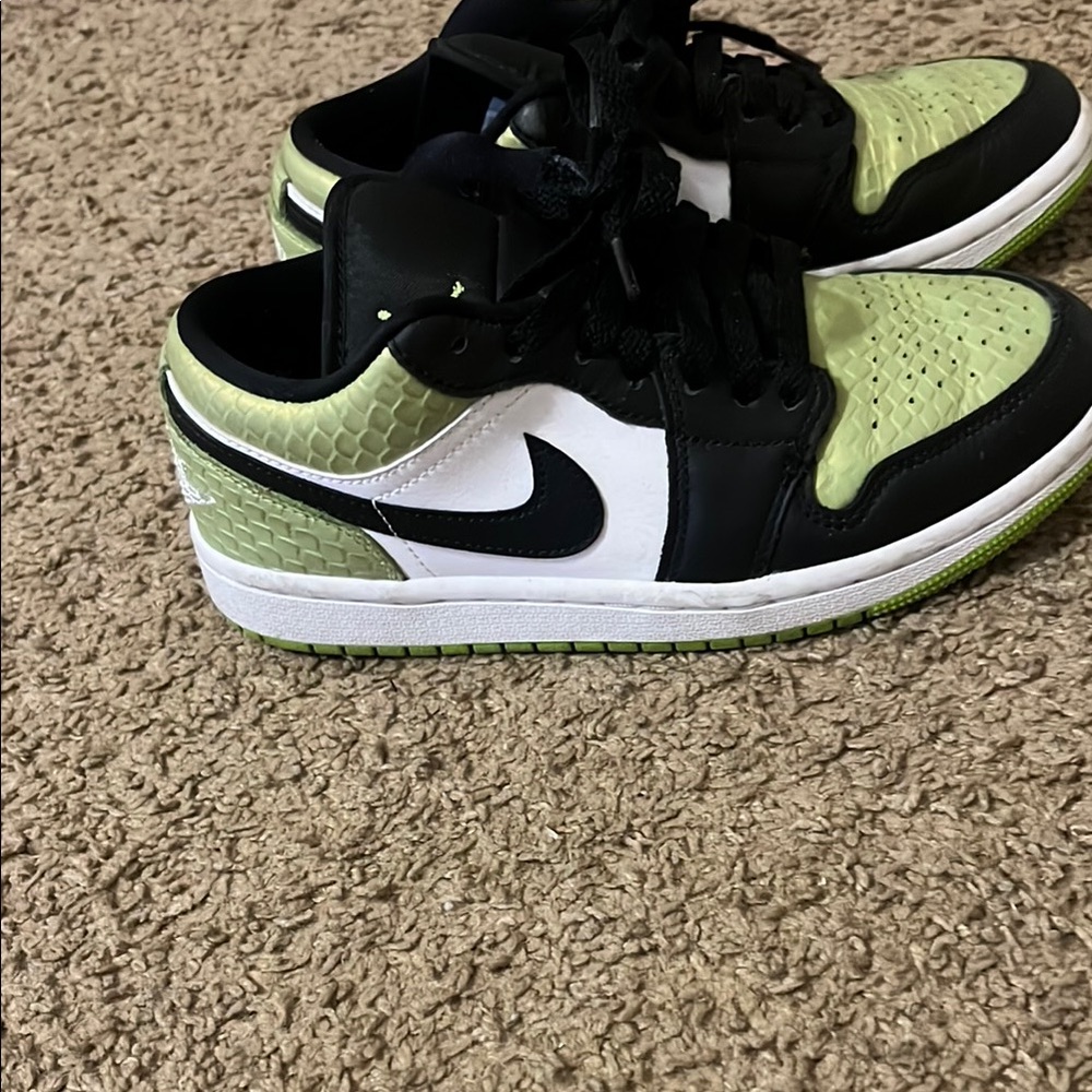 Nike Green and Black Sneakers